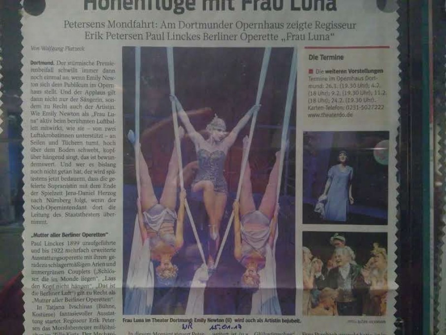 Luftartistik mit Sol-Air bei "Frau Luna" - Oper Dortmund